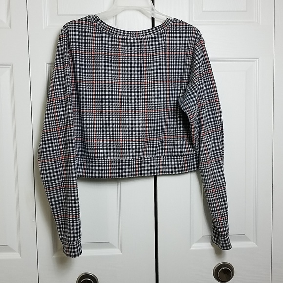 Long Sleeve Cropped Sweater - Picture 2 of 7